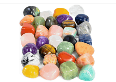 Set van diverse gepolijste natuurstenen als tastbaar anker voor aandacht en rust